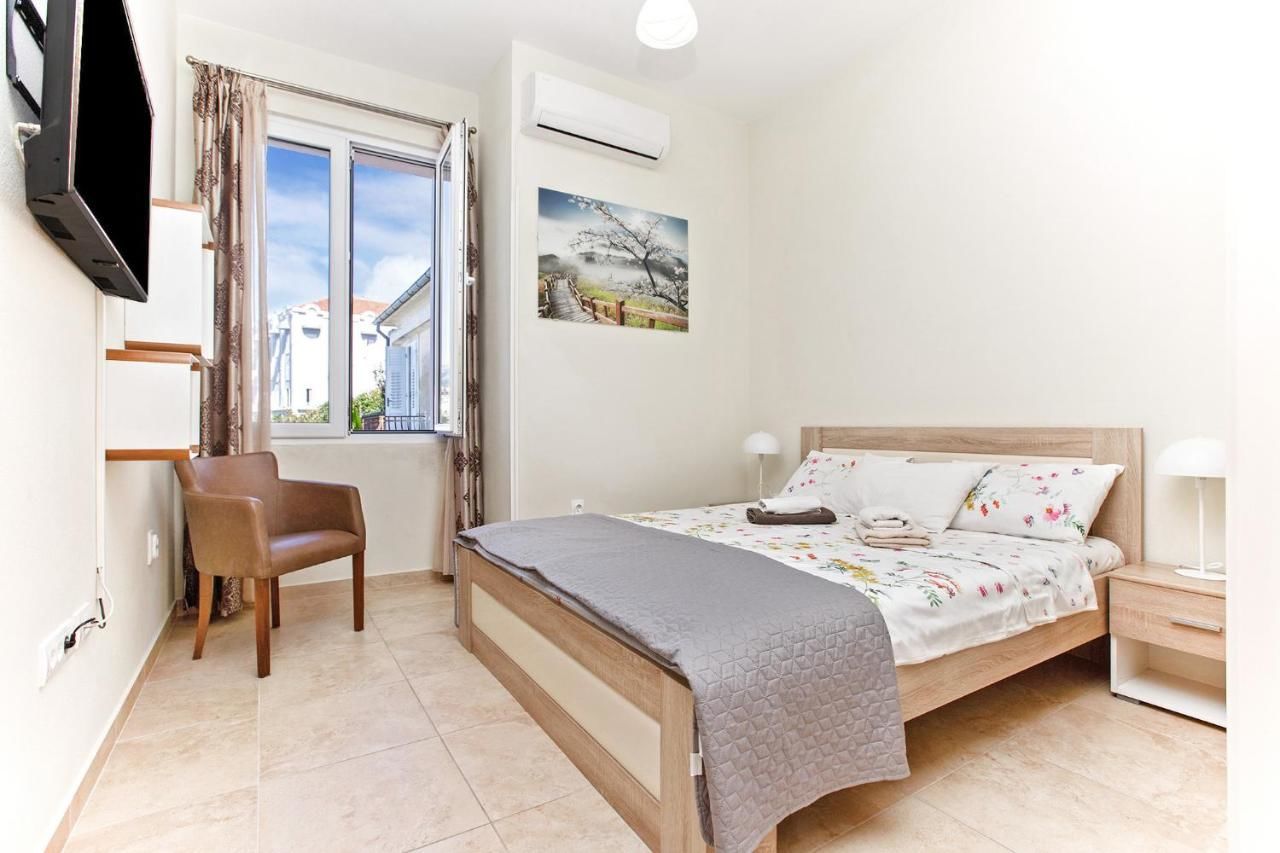 Апартаменты Apartments Isja Тиват