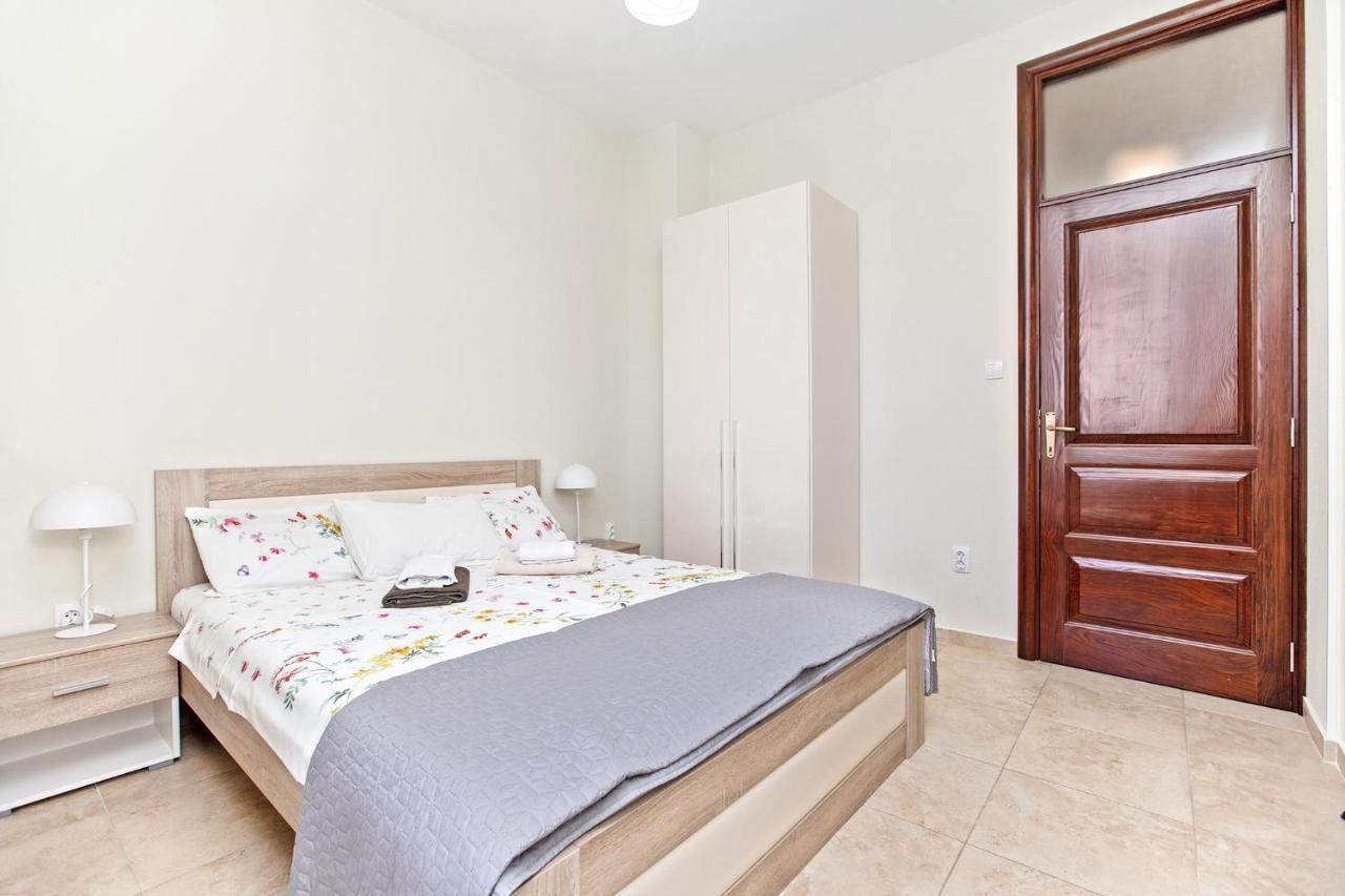Апартаменты Apartments Isja Тиват