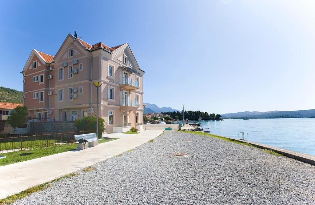 Апартаменты Apartments Isja Тиват