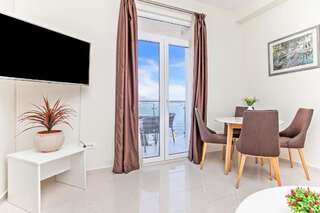 Апартаменты Apartments Isja Тиват Апартаменты с 2 спальнями, балконом и видом на море-29